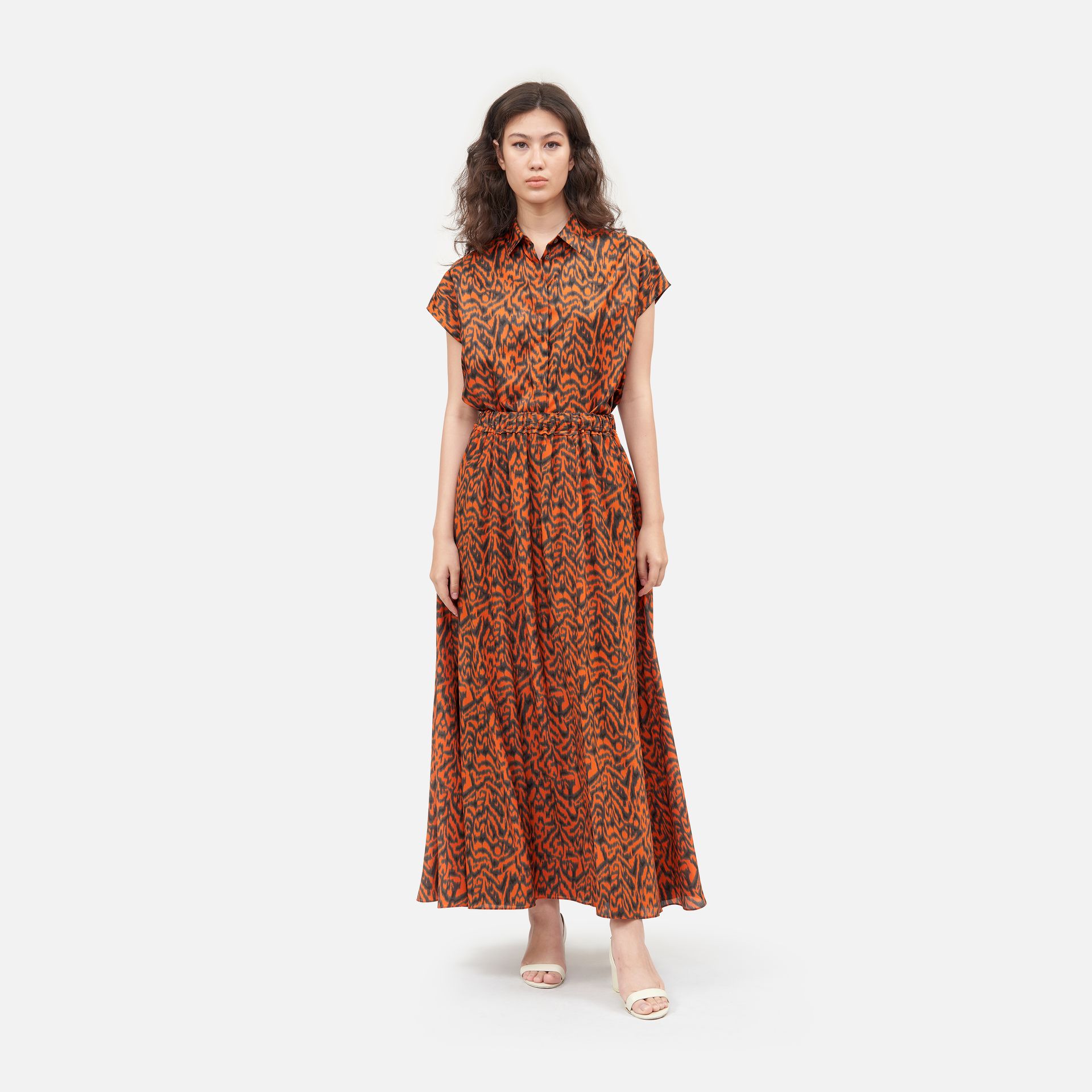 Ikat Silk Habotai Elasticwaist Skirt - Orange/Black ราคา 5,450 บาท*ส่งฟรี