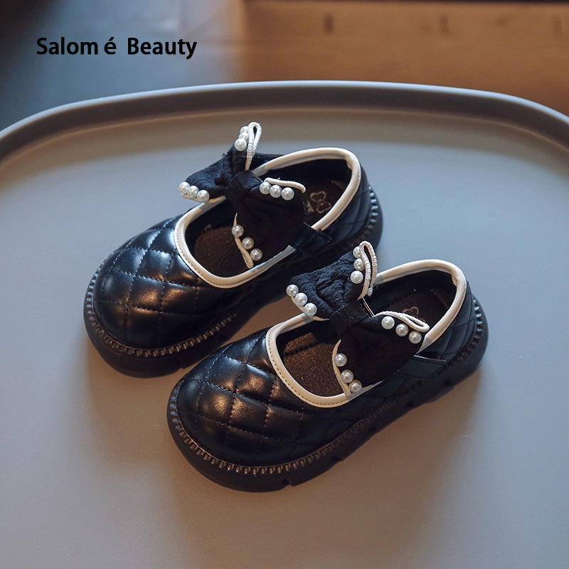 Girl Princess Shoes 2023 Children's Spring Cute Pearl Bow Children's Performance Shoes in Large Black Children's Small Leather Shoes ราคา 159 บาท*ส่งฟรี