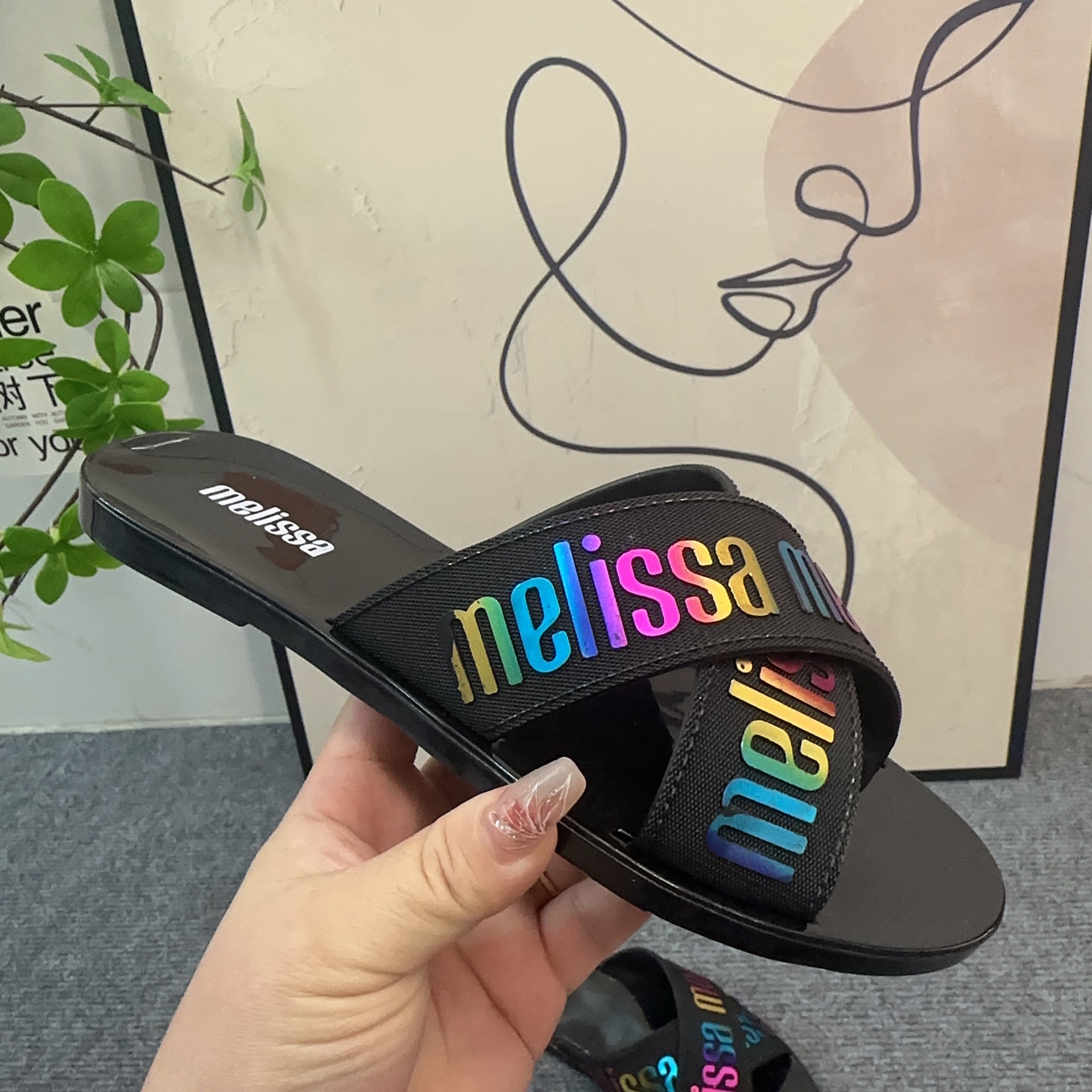 melissaˉWomen's summer wear beach Brazil new casual versatile bronzing flat-bottomed slippers ราคา 650 บาท*ส่งฟรี