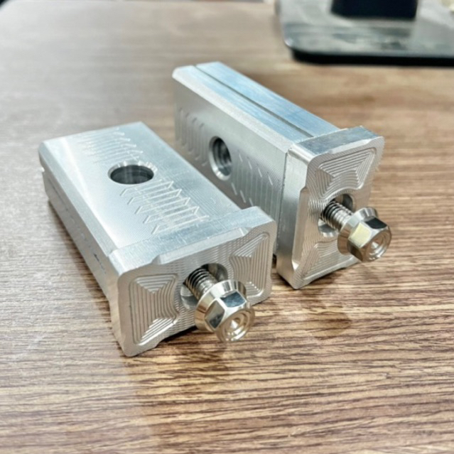  Tăng sên âm exciter ex 150 mẫu khắc 3d nắp dày 12li có rãnh thoát nước kèm ốc salaya hoặc ốc titan 8li50 dể sử dụng 