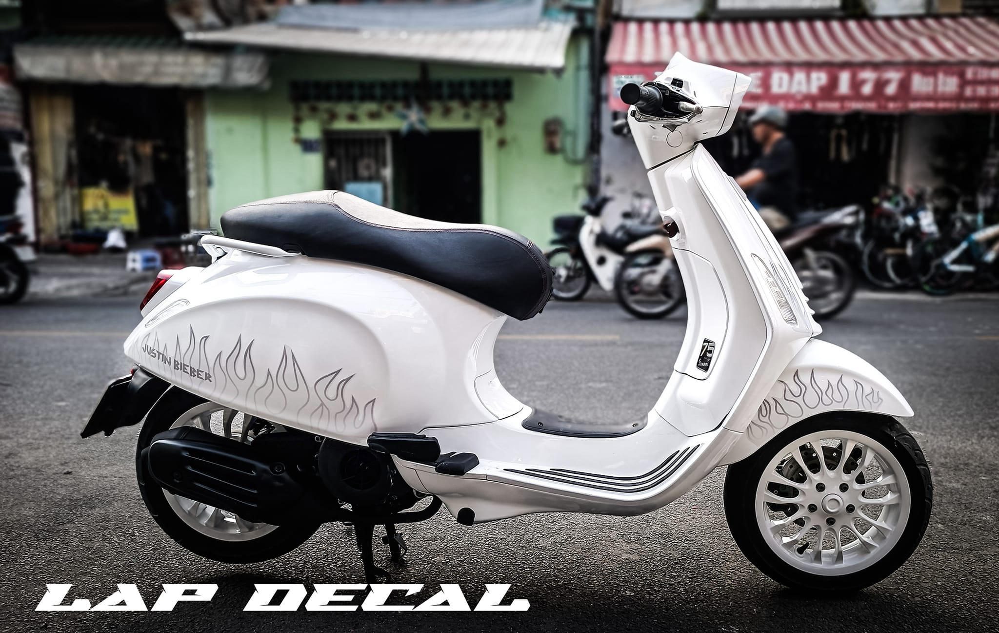 [Siêu Sale] Tem rời lửa Justin BieBer cho Vespa Sprint / Primavera trắng - mẫu siêu hot 2023