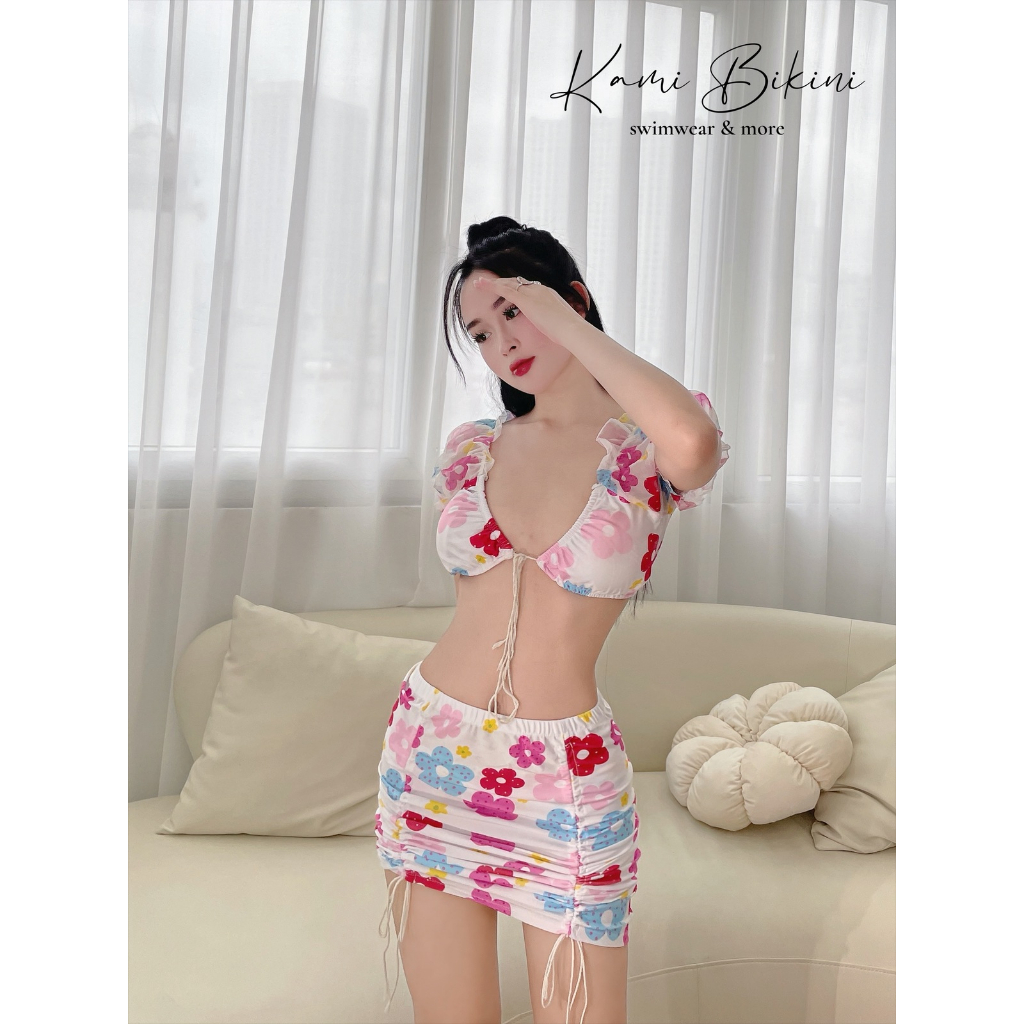 Set bikini  DJ MIE 3 chi tiết gồm áo sẵn đệm mút phối tay voan phồng, chân váy rút