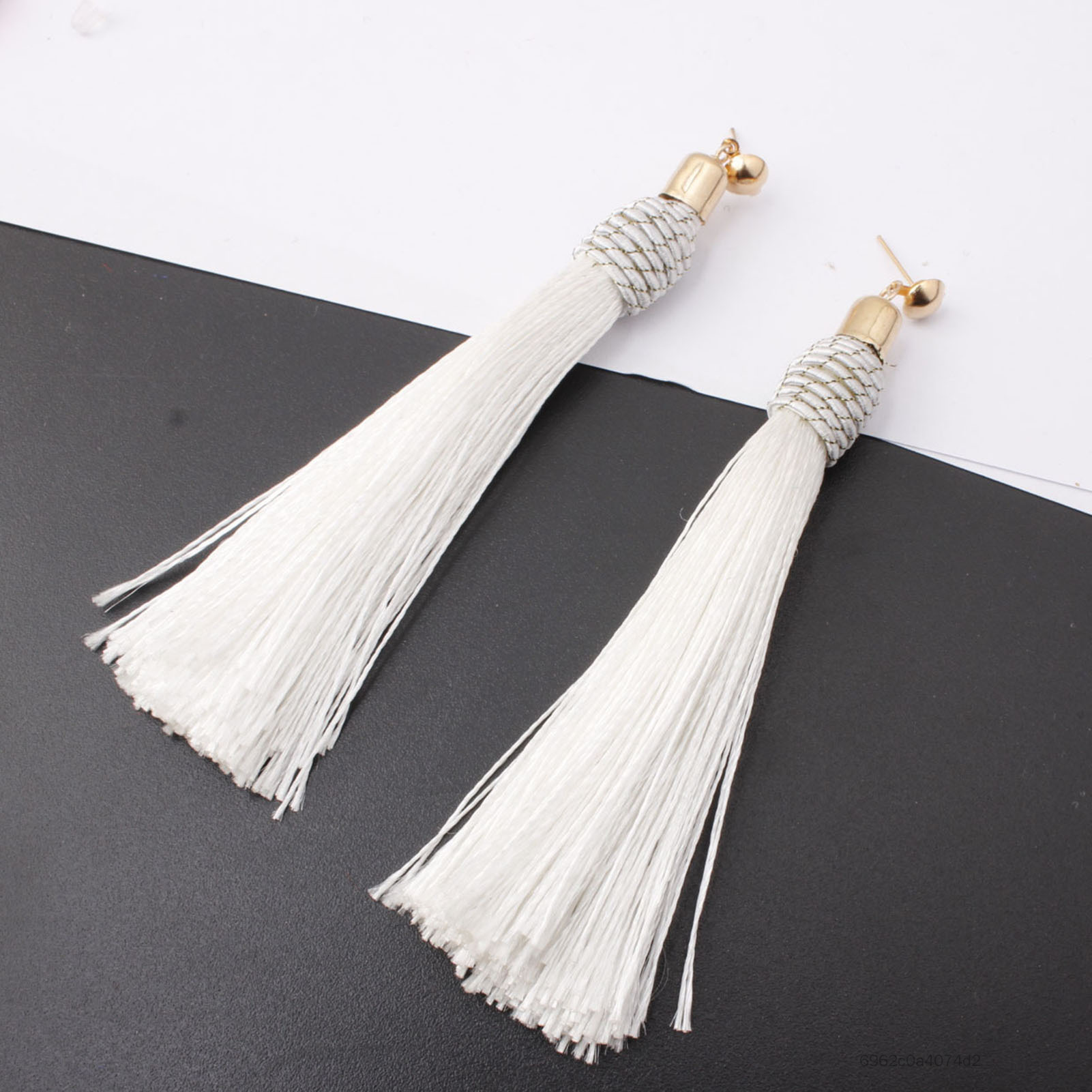 ต่างหูพู่โบฮีเมียนสไตล์ที่พูดเกินจริง TF-Hom-TH ราคา 41 บาท*ส่งฟรี