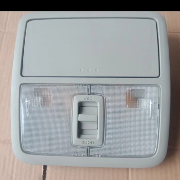 lampu plavon /lampu kabin Rush terios lama part original Harga 490,000 rupiah*Gratis Ongkir