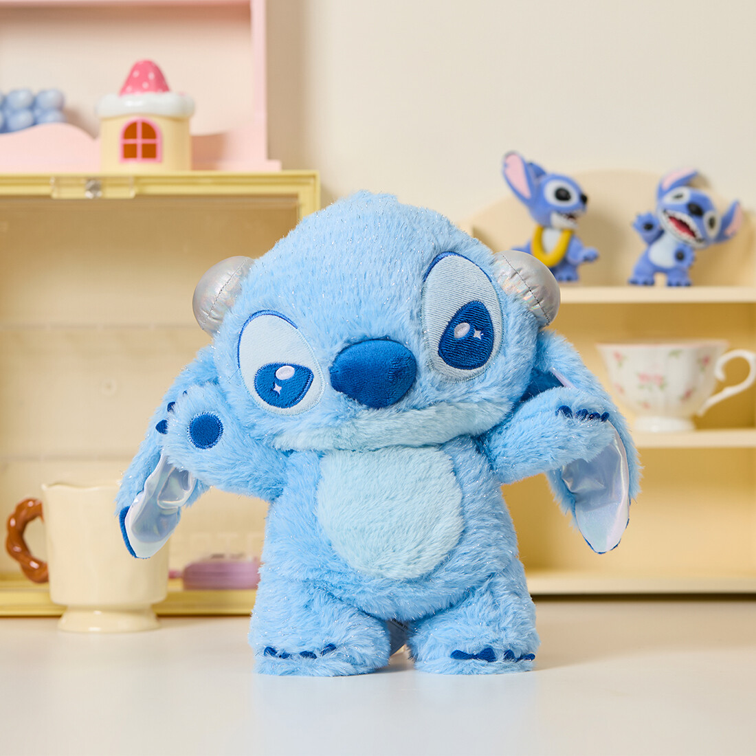 Miniso Official Disney Stitch Collection 12in. Cool Standing-Posture Plush Toy (Headphones) ราคา 640 บาท*ส่งฟรี