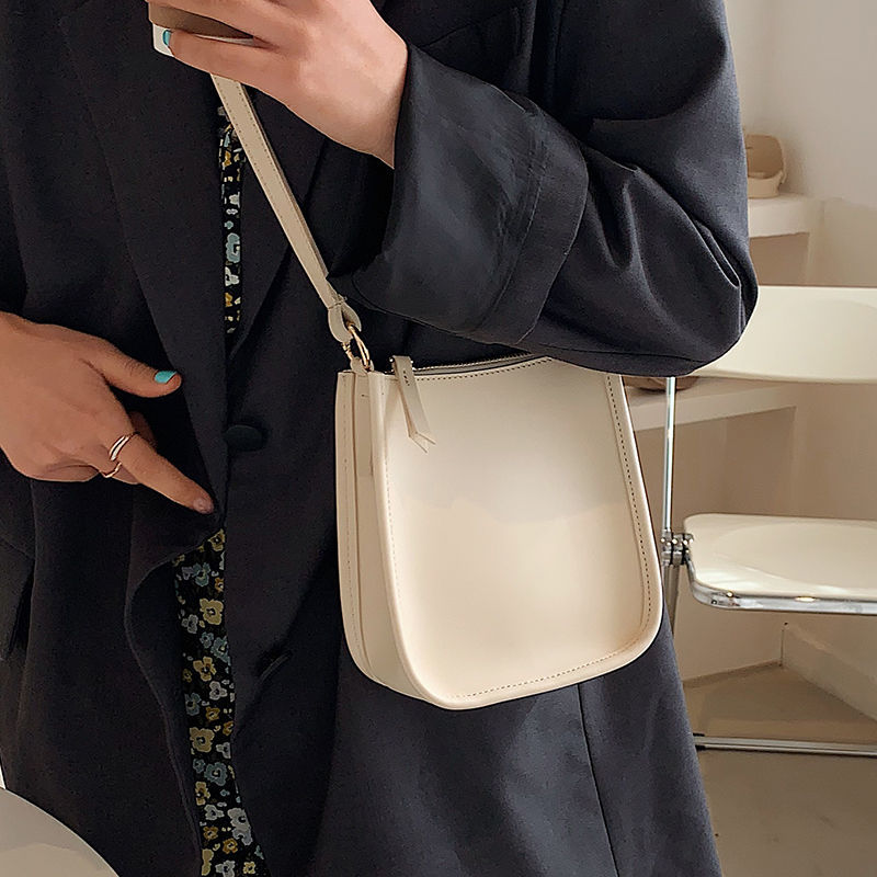Túi xách đeo chéo nữ mini đựng điện thoại màu sắc basic dễ phối đồ phong