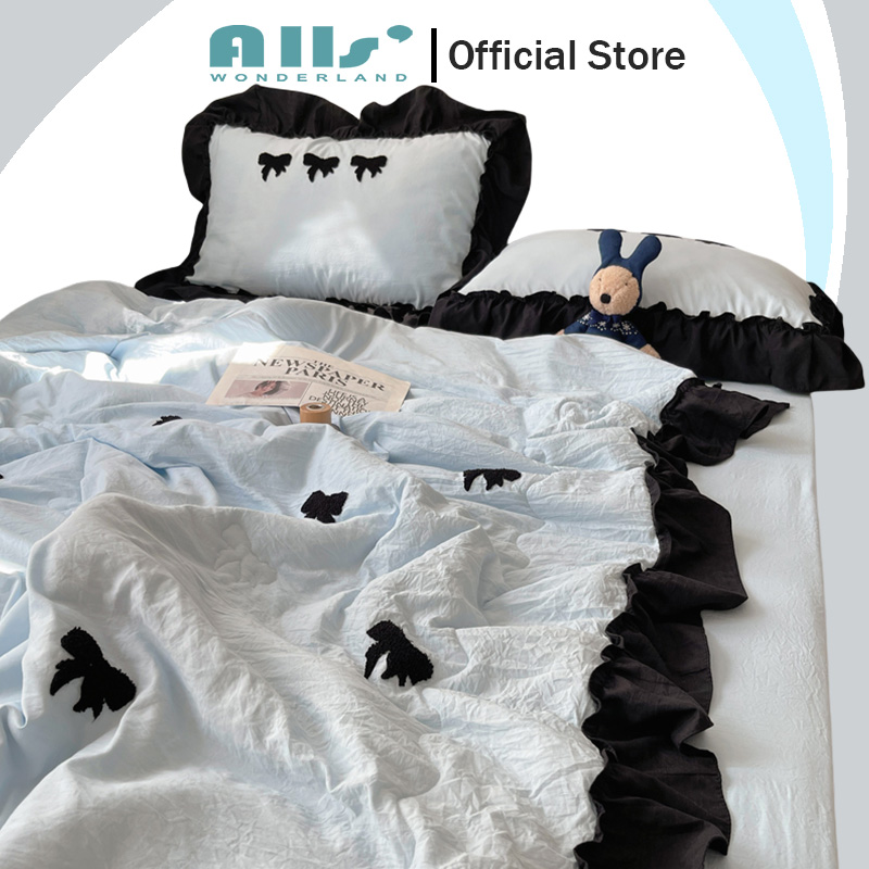 Alls' Wonderland Thin Quilt Set Comforter + Fittedsheet + 2 pcs Pillowcase Bedding Set 4 in 1 Quilt Set ราคา 953 บาท*ส่งฟรี
