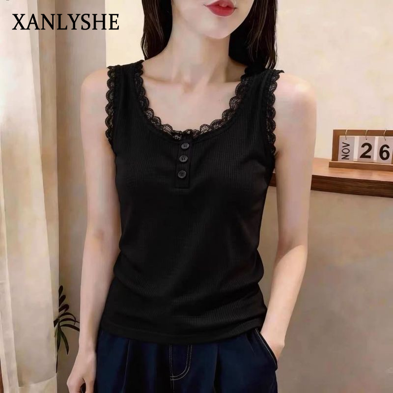 XANLYSHE เสื้อกล้ามไร้แขนสำหรับผู้หญิง ดีไซน์ลูกไม้ประดับขอบ ผ้าฝ้ายผสมนุ่มใส่สบาย มีปุ่มตกแต่ง เหมาะสำหรับสวมใส่ในชั้นในหรือใส่เดี่ยว ราคา 175 บาท*ส่งฟรี