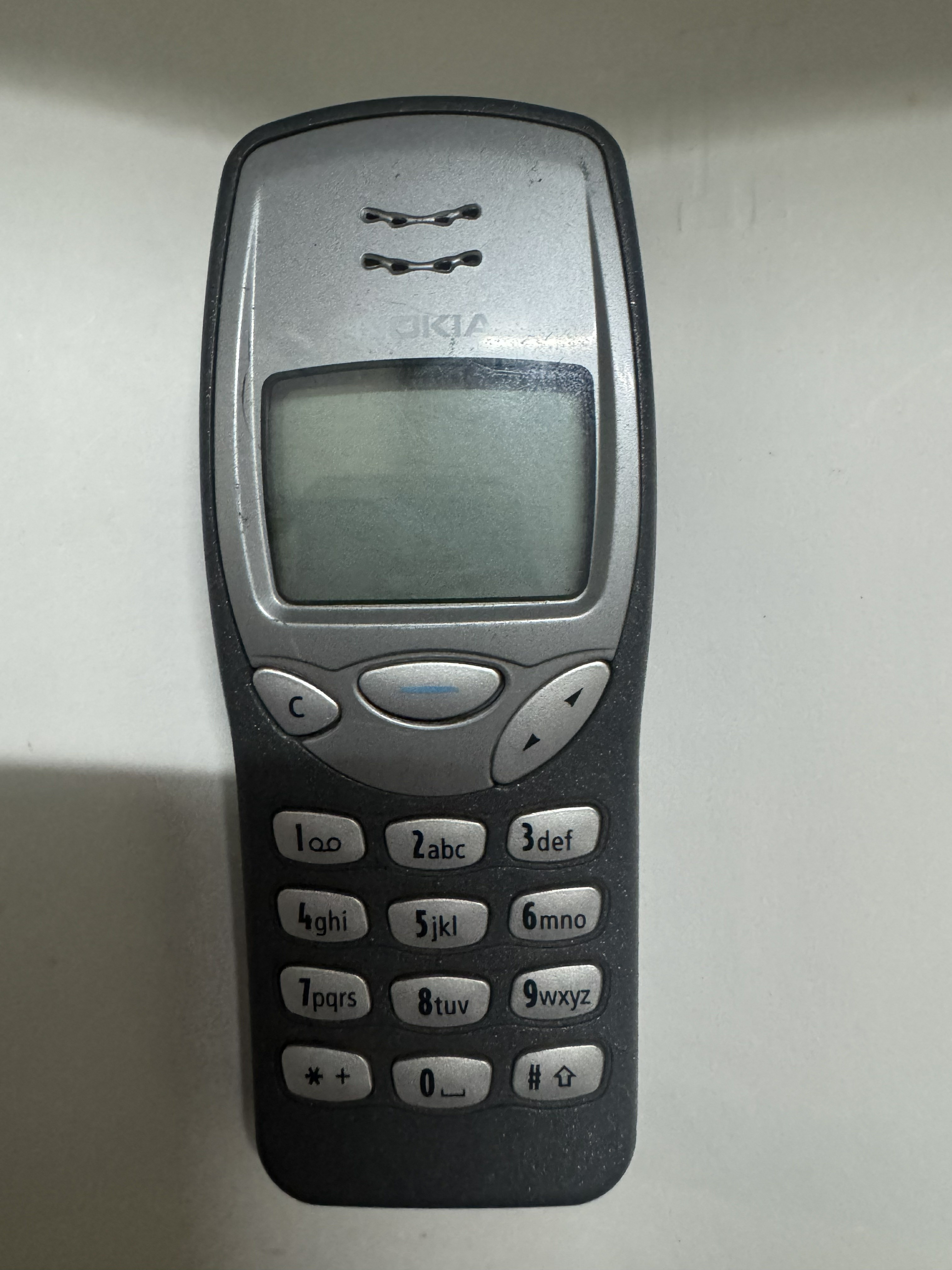 Nokia 3210 Original Vintage Collector 2G Mobile Phone - Image 2