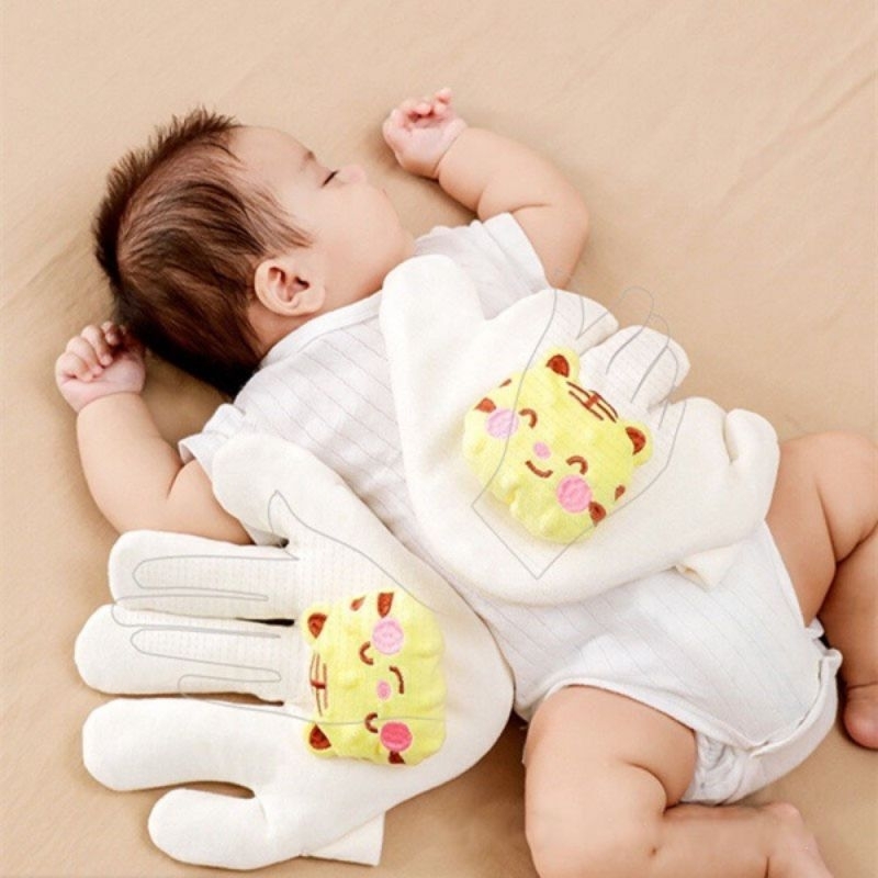 Gối ôm hình bàn tay mềm mại