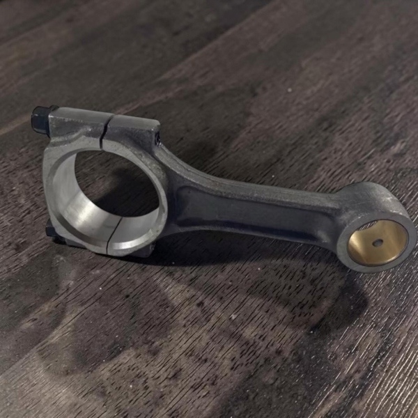 Tay đòn tay biên máy L2000 cho xe hơi, chi tiết kim loại, kết nối trục khuỷu và piston, sử dụng trong sửa chữa động cơ.