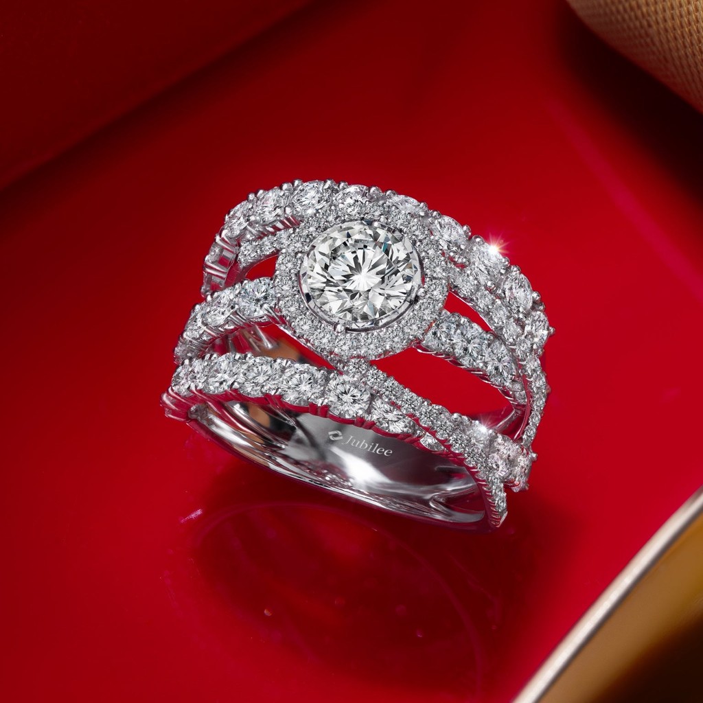 แหวนเพชร Chinese New Year The Grace of Luck Diamond Ring ราคา 259,000 บาท*ส่งฟรี