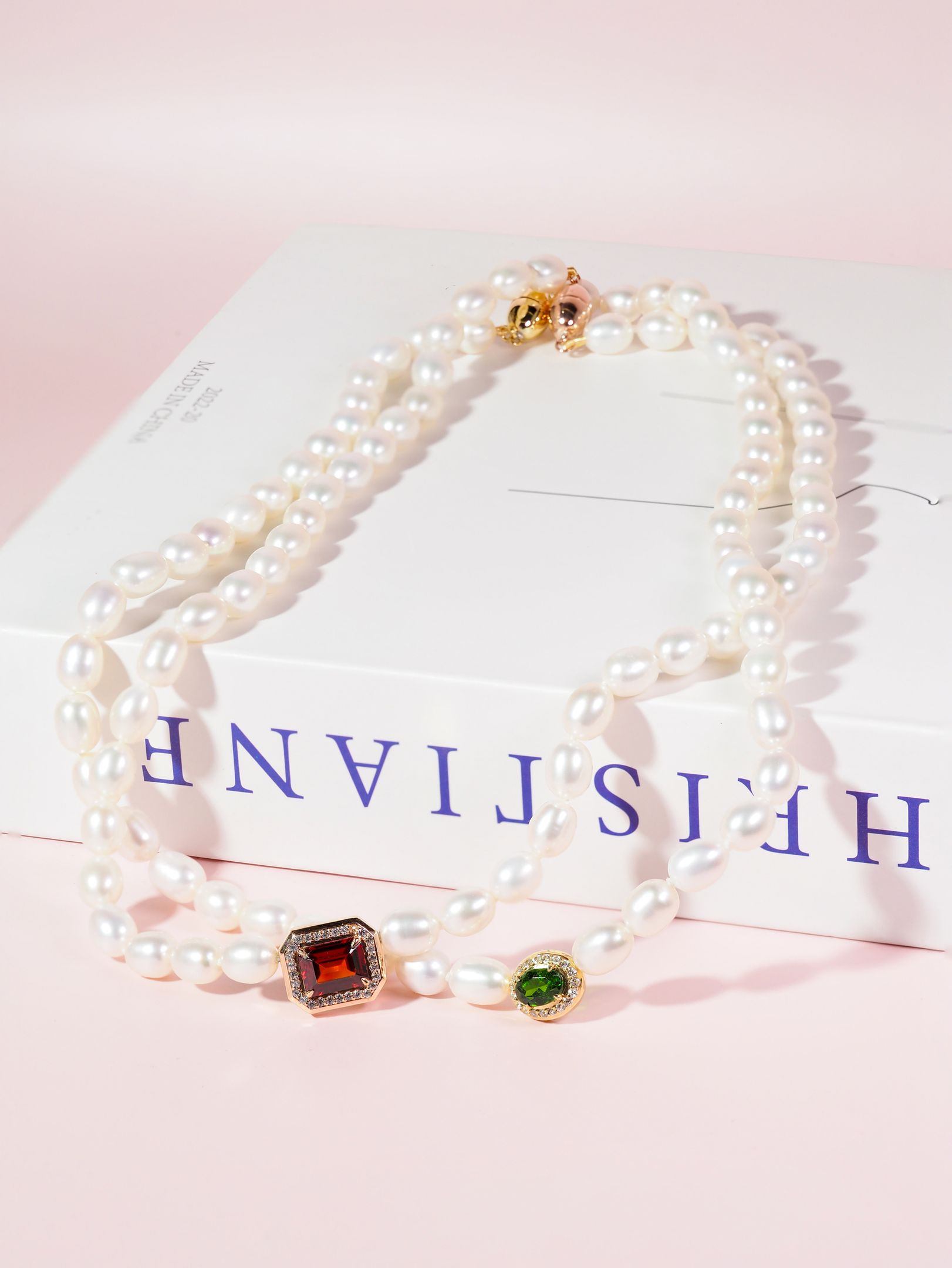 Freshwater Pearl Necklace with Garnet Gemstone Pendant. ราคา 9,030 บาท*ส่งฟรี
