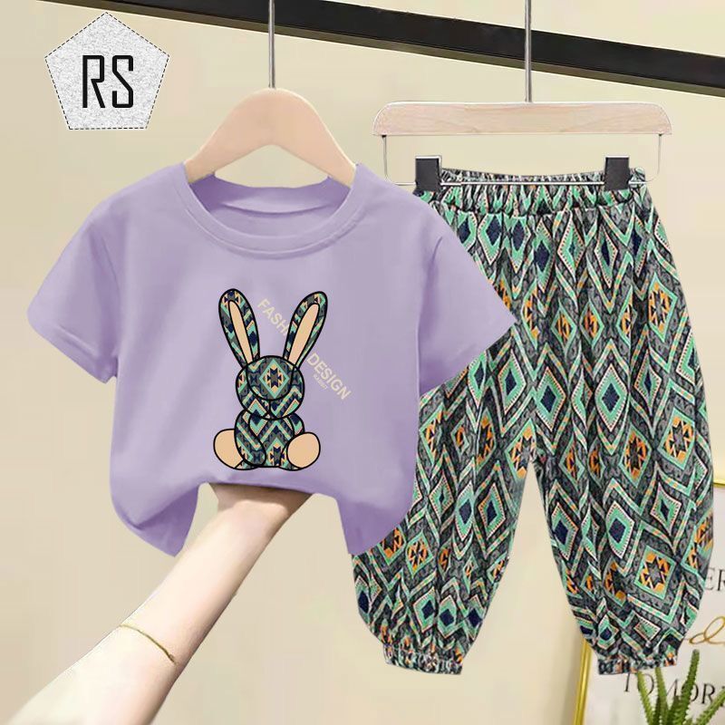 REALSELF ชุดเด็กผู้ชาย เสื้อนักเรียนช พิมพ์ลายกราฟิกกระต่ายสุดเก๋ เสื้อแขนสั้นคอกลมผ้าฝ้ายสําหรับเด็ก + กางเกงขายาว24320 ราคา 90 บาท*ส่งฟรี