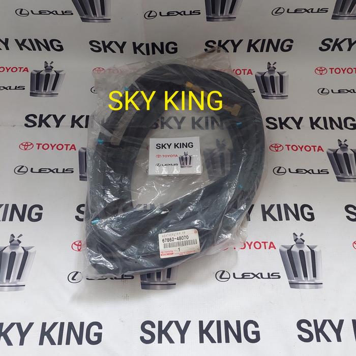 KARET PINTU BALON NEMPEL DI PINTU BAGIAN SEBELAH PINTU DEPAN KIRI / DEPAN KANAN FRONT LEXUS RX270 RX350 RX450H RX450 RX 270 RX 350 RX 450H RX 450 67862-48070 67862 48070 2008 2009 2010 2011 2012 2013 2014 2015 2016 - Toko Lazkar Harga  2,354,000 Ringgit*Penghantaran Percuma