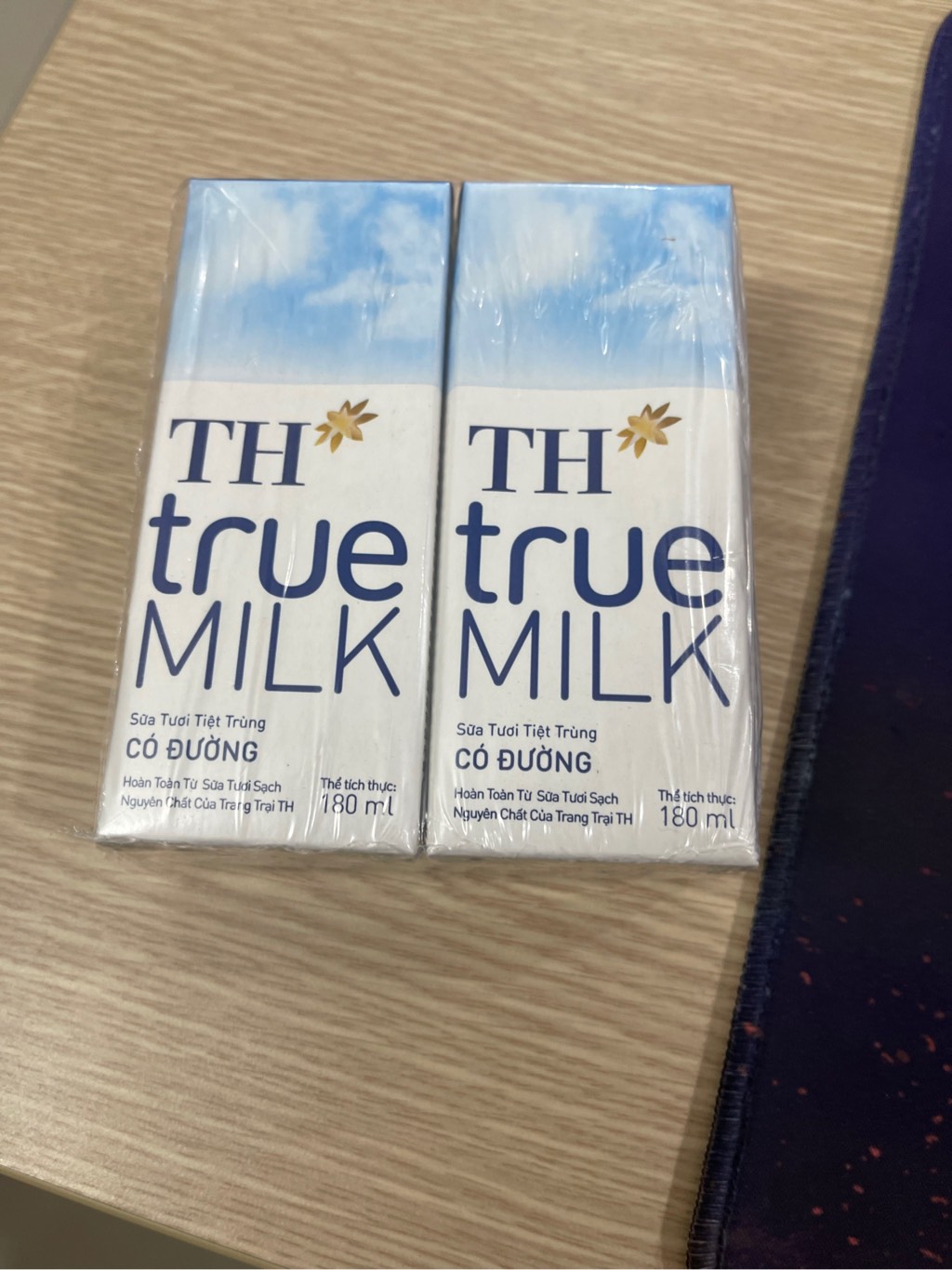 sữa tươi TH true milk 180ml có đường 4 hộp