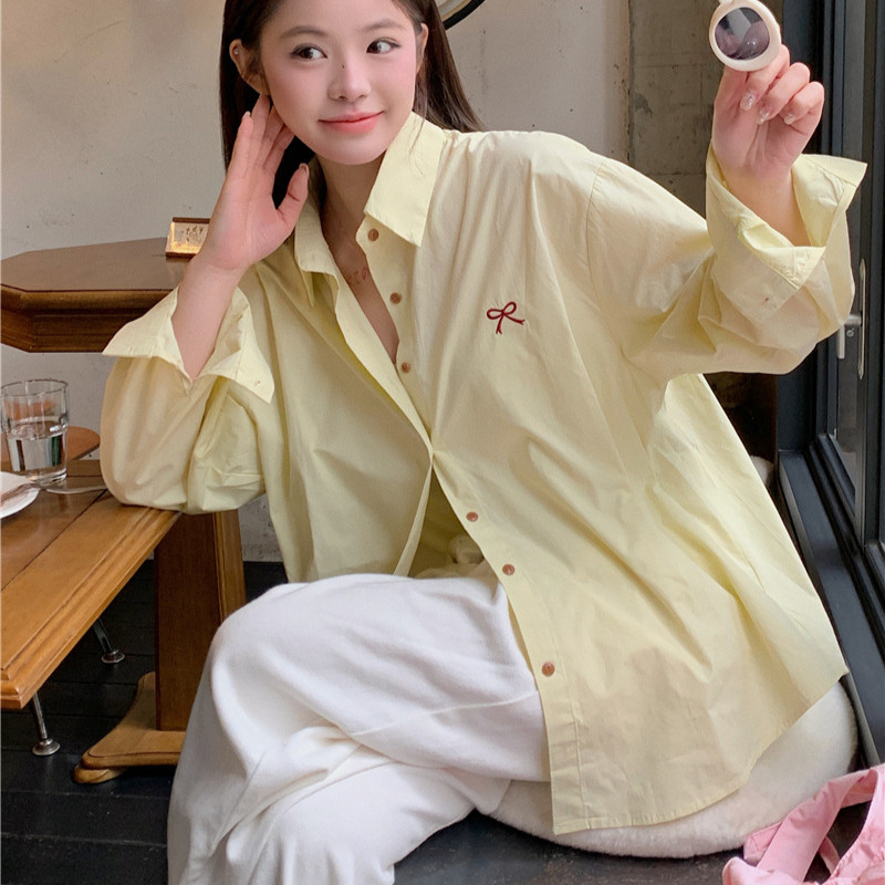 Ielgy Áo sơ mi cổ áo polo thêu nơ hồng áo giản dị dáng rộng cho nữ