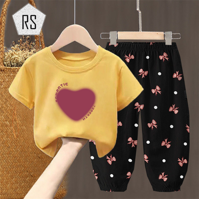 REALSELF เสื้อผ้าเด็กผญ เสื้อเด็กหญิง พิมพ์ลวดลายหัวใจ เสื้อแขนสั้นผ้าฝ้ายคอกลม + กางเกงขายาวสำหรับเด็ก24326 ราคา 90 บาท*ส่งฟรี