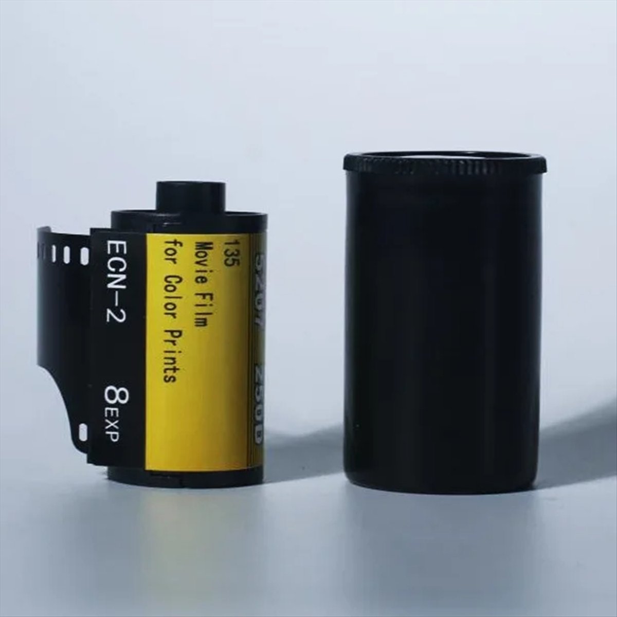 35mm ECN-2 Color Film Negative Film 35mm 8EXP Camera Color Film Roll for 135 Cameras NT High Quality Type-135 Color Film Easy Install Easy to Use