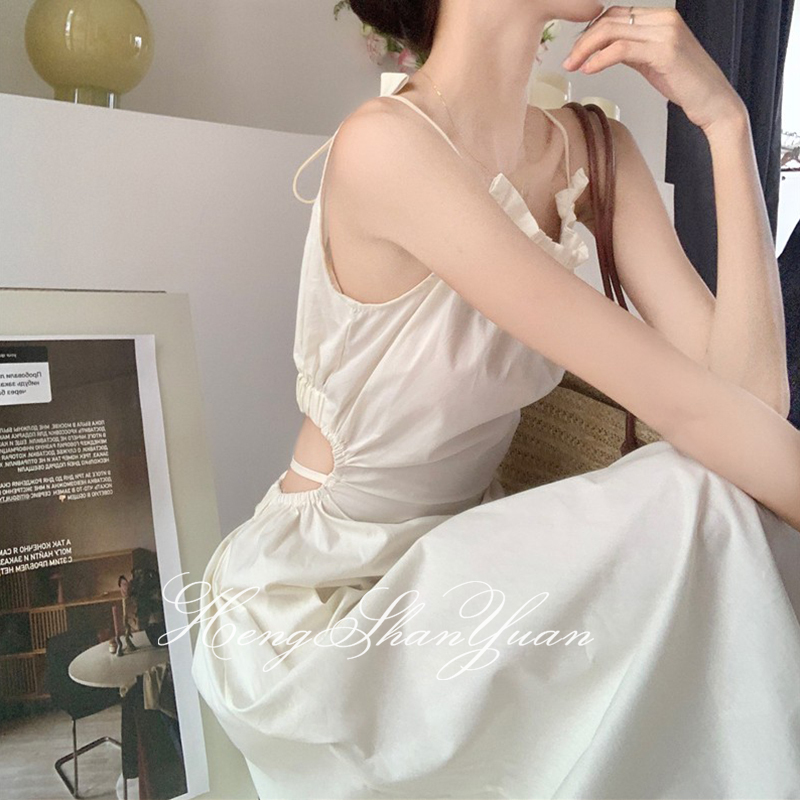 HengShanYuan Halter neck suspender dress hollow seaside beach vacation long dress ราคา 193 บาท*ส่งฟรี