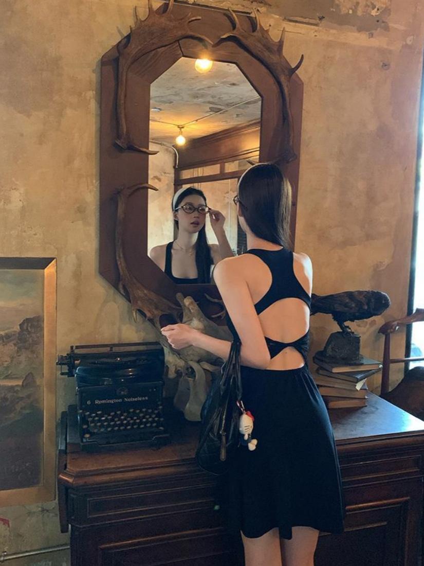 YF203 เดรสเว้าหลังสไตล์ฝรั่งเศสสุดฮอต กระโปรงทรงเอสีดำแบบใหม่ ราคา 429 บาท*ส่งฟรี