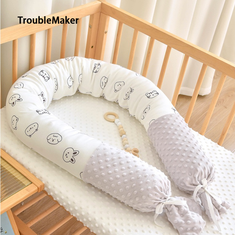 TroubleMaker Babies Folding Crib Pillow Using Comfortable Cylindrical Cotton ราคา 467 บาท*ส่งฟรี