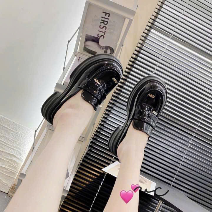 Giày sục nữ khuy min