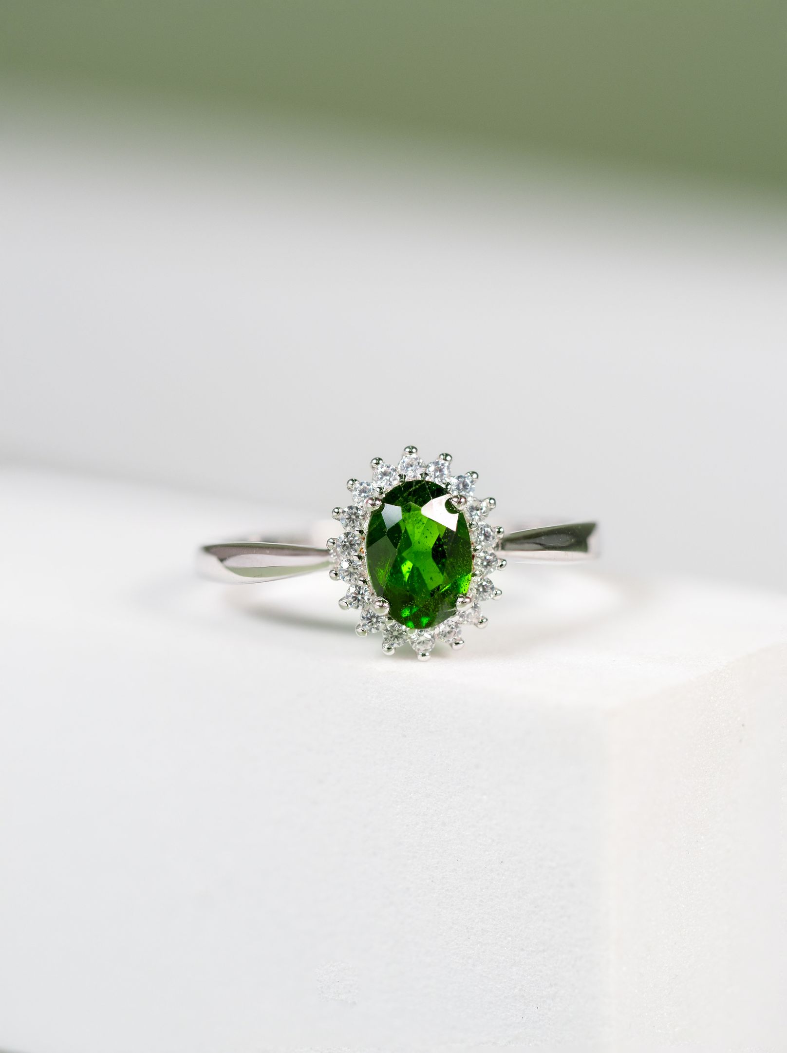 Axora Green Chrome Diopside halo ring ราคา 2,900 บาท*ส่งฟรี