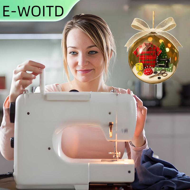 【E-WOITD】 จักรเย็บผ้าลายลูกโลกหิมะสำหรับตกแต่งเทศกาลวันหยุดจักรเย็บผ้าสไตล์วินเทจของตกแต่งบ้านในฤดูหนาวที่อบอุ่น ราคา 128 บาท*ส่งฟรี
