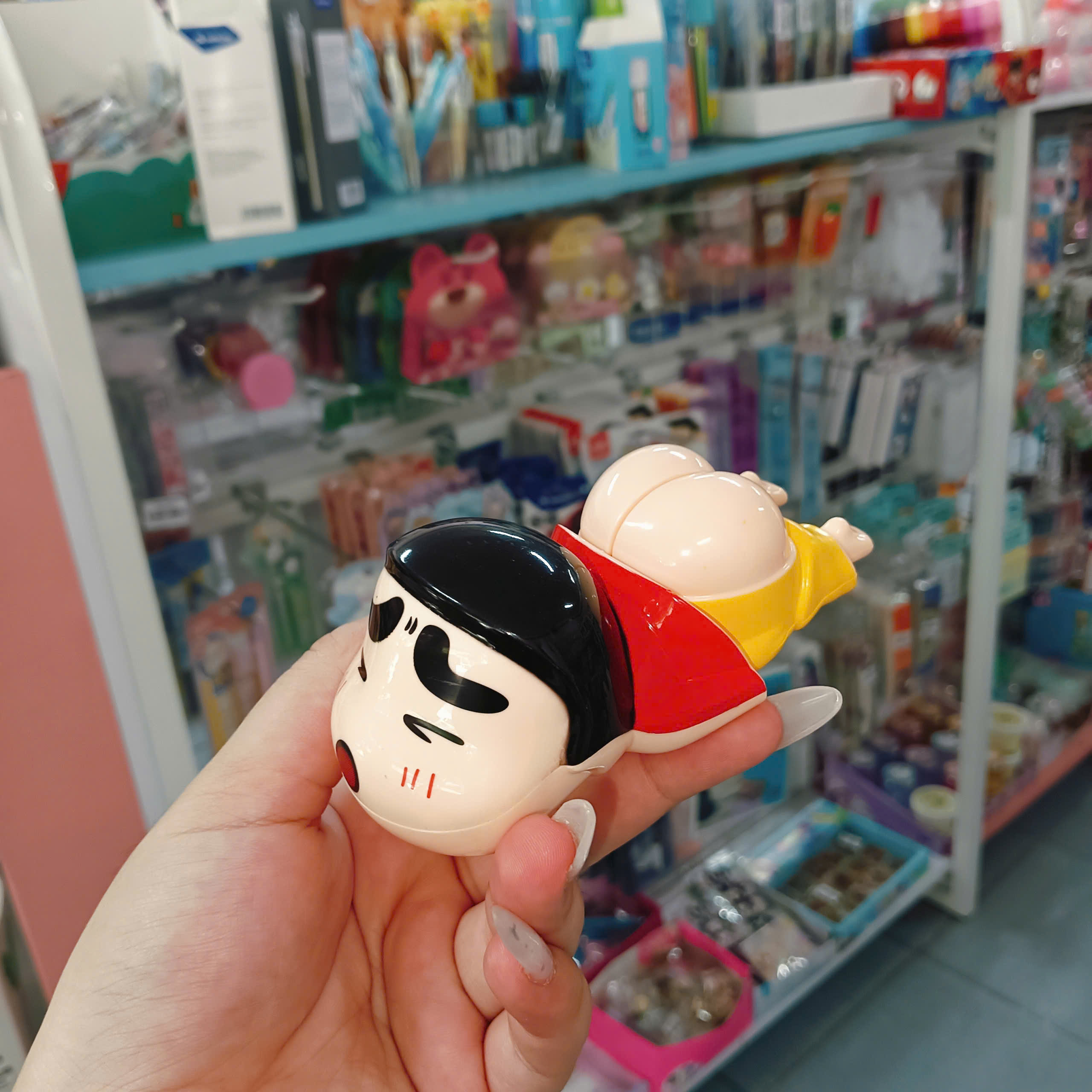 Súng nước mini hình Shin phiên bản nâng cấp – xịt nước từ mông, món đồ chơi giải trí lầy lội không thể bỏ lỡ