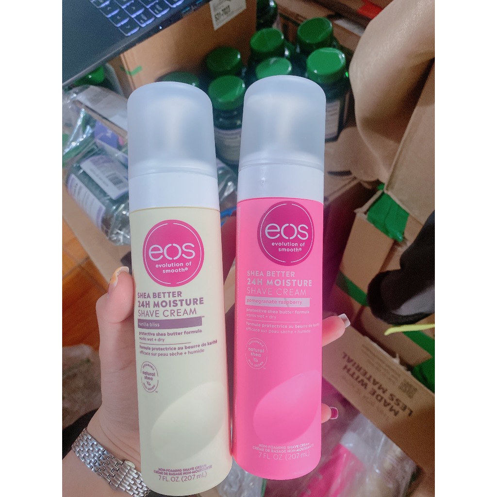 1 CHAI Kem Cạo Lông Hương Vanilla EOS Shaving Cream 207ml - - Với độ ẩm làm mềm da suốt 24 giờ, eos giữ ẩm tốt nên bạn có thể cạo ướt hoặc cạo khô. Thêm vào đó, nó được làm giàu với chiết xuất lô hội và yến mạch để giúp ngăn ngừa vết sẹo và vết sưng do da