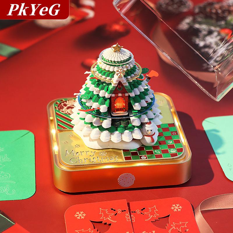 [COD] PkYeG 2026ปฏิทินตั้งโต๊ะพร้อมไฟ LED, ประติมากรรมรูปต้นคริสต์มาสกระดาษแกะสลัก3D ปฏิทินของขวัญวันคริสต์มาสตกแต่งบ้าน ราคา 791 บาท*ส่งฟรี