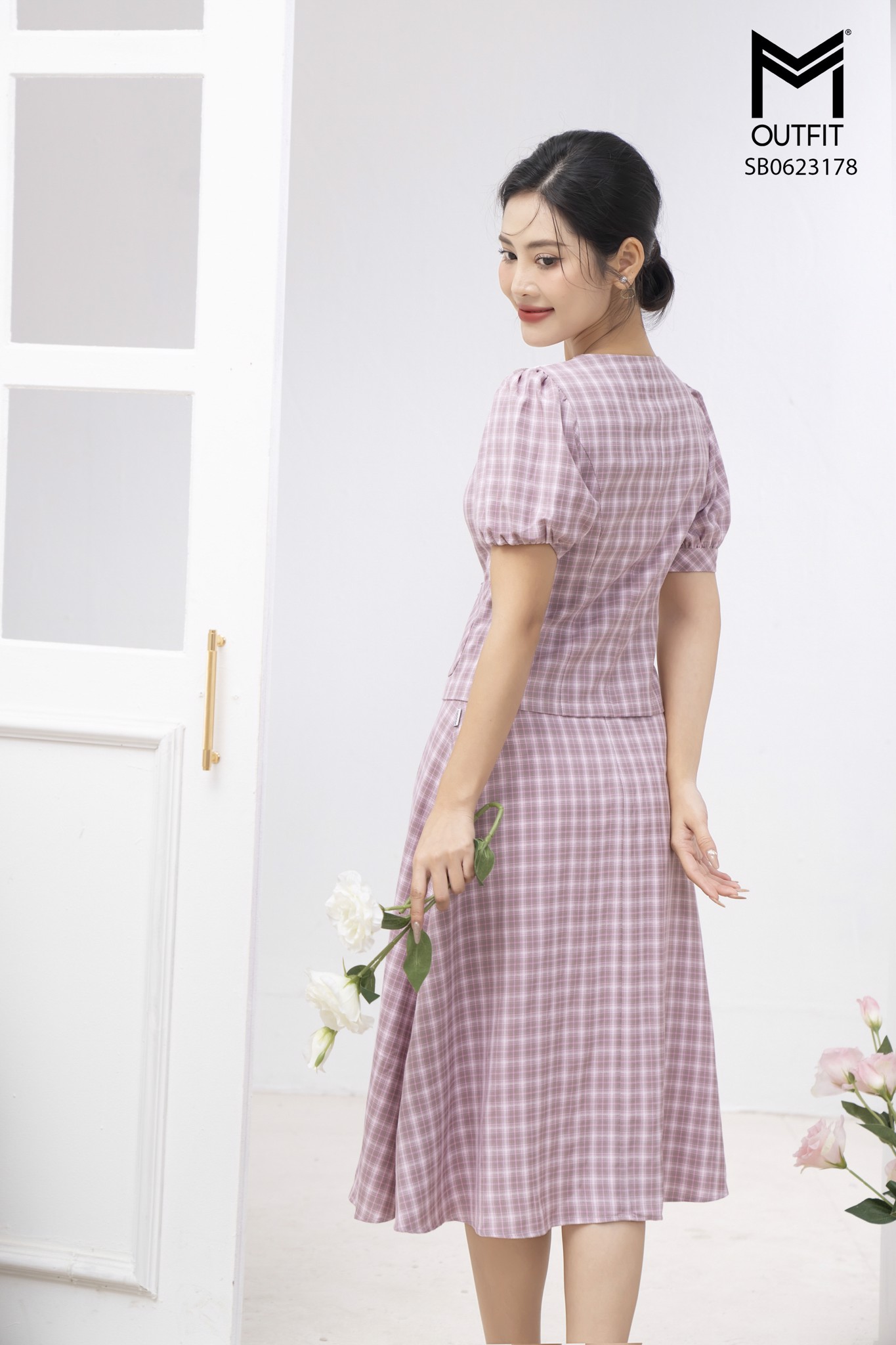Sét bộ áo phối cổ ren, chân váy xòe