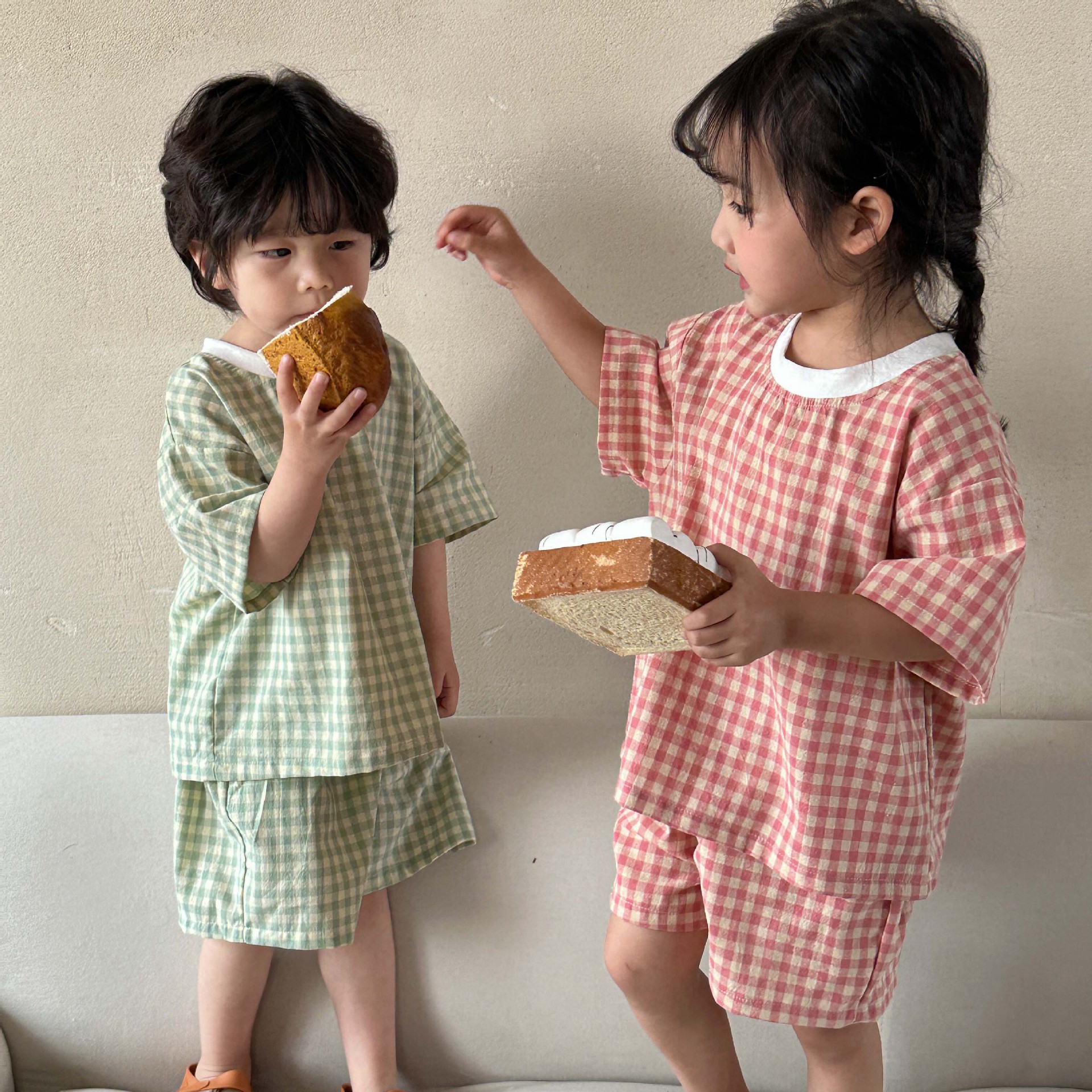 Children's pajamas Summer plaid girls' pure cotton all baby home wear Summer boys' short sleeved shorts two-piece setyj ราคา  518 บาท*ส่งฟรี