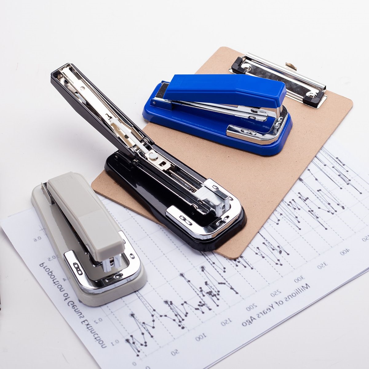 【Storage Box】✶∋ Big Size 360° Rotation Deli Manual Stapler 24/6 Universal Staple School Office Supply Student Stationery Business Binding Tool