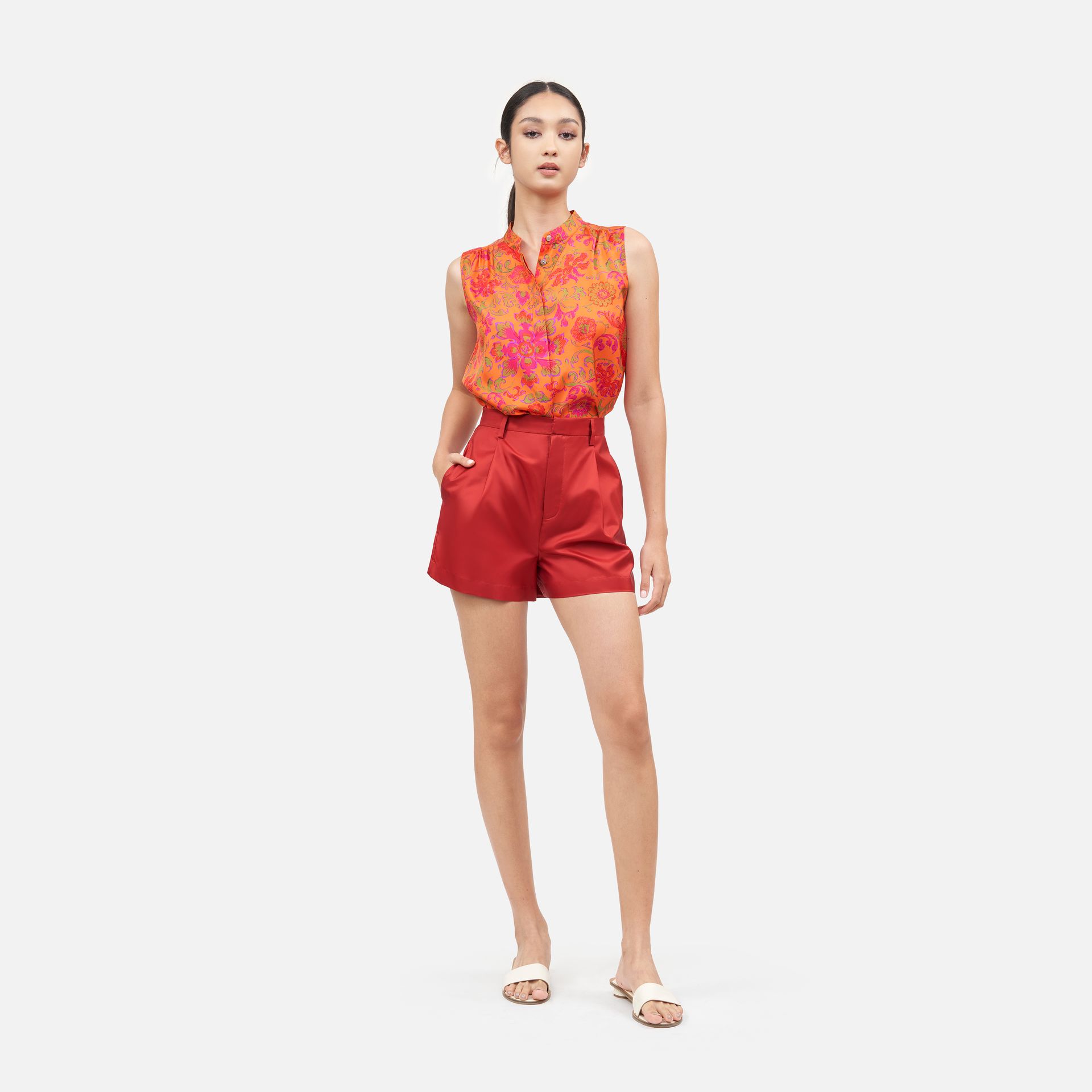 Solid Silk Solid Shorts - Red ราคา 2,100 บาท*ส่งฟรี