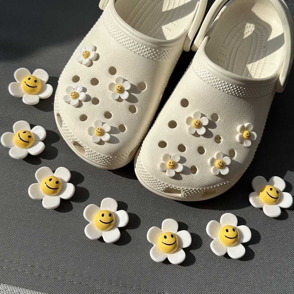 INS Flower Sunflower Smile Daisy Jibbitz for Crocs Girl Charm Button DIY Accessories for Women Shoe Buckle Shoe Decoration 【NO SHOE 