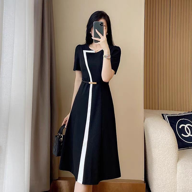 LKK Gaun Putih Elegan Penuh Gaya Gaun sabuk ramping temperamen hitam Harga 250,000 rupiah*Gratis Ongkir