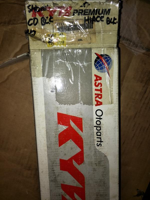 SHOKBEKER TOYOTA HIACE DSL BLK KYKA-2006Z SET KAYABA 07439 Harga 617,000 rupiah*Gratis Ongkir