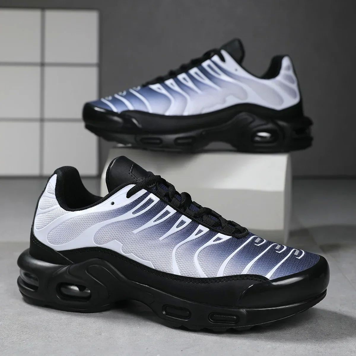 Women's sneakers High Quality Neutral Sneakers Fashion Hot Selling Classic Outdoor Tennis Shoes Lace Up Ultra Light Anti Slip Runn Training Shoes ราคา 1,035 บาท*ส่งฟรี