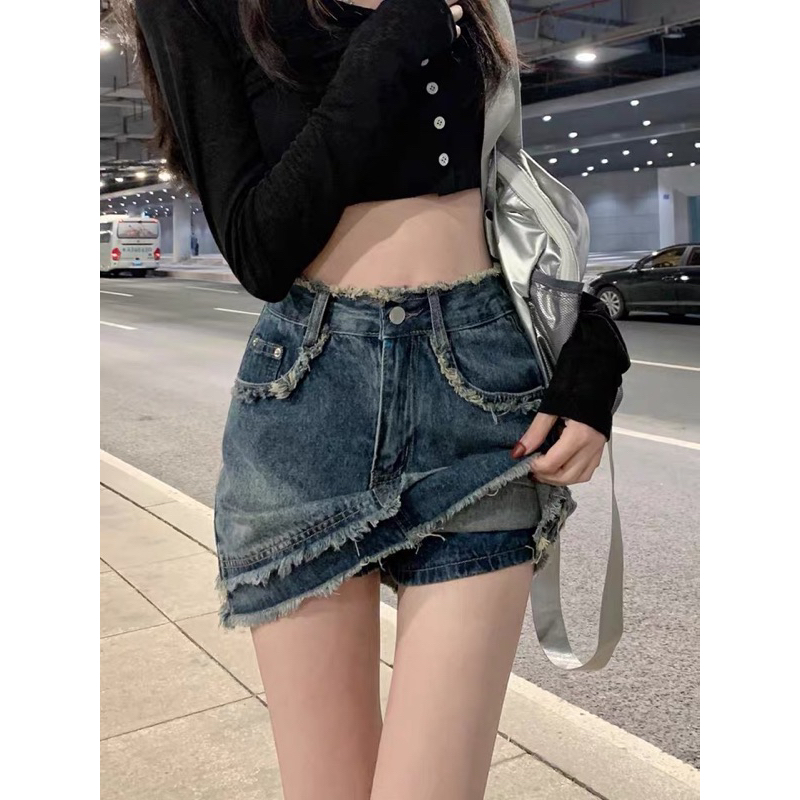Chân váy jeans bò chữ A dáng ngắn có quần trong rách tua rua cài khuy