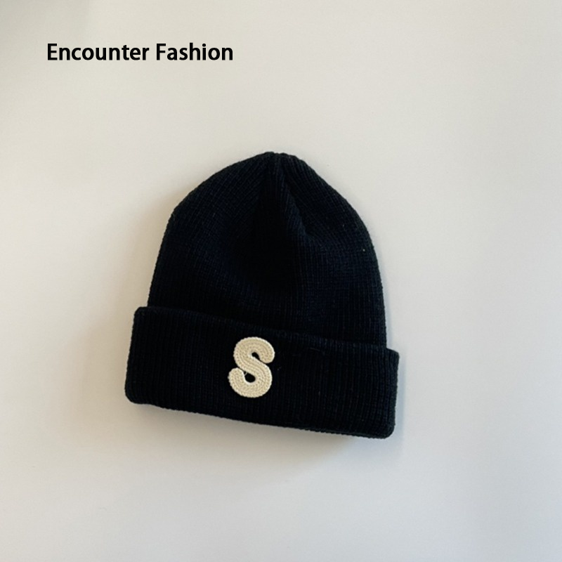 Beanie hat knitted fashionable printed baby letters ราคา 96 บาท*ส่งฟรี