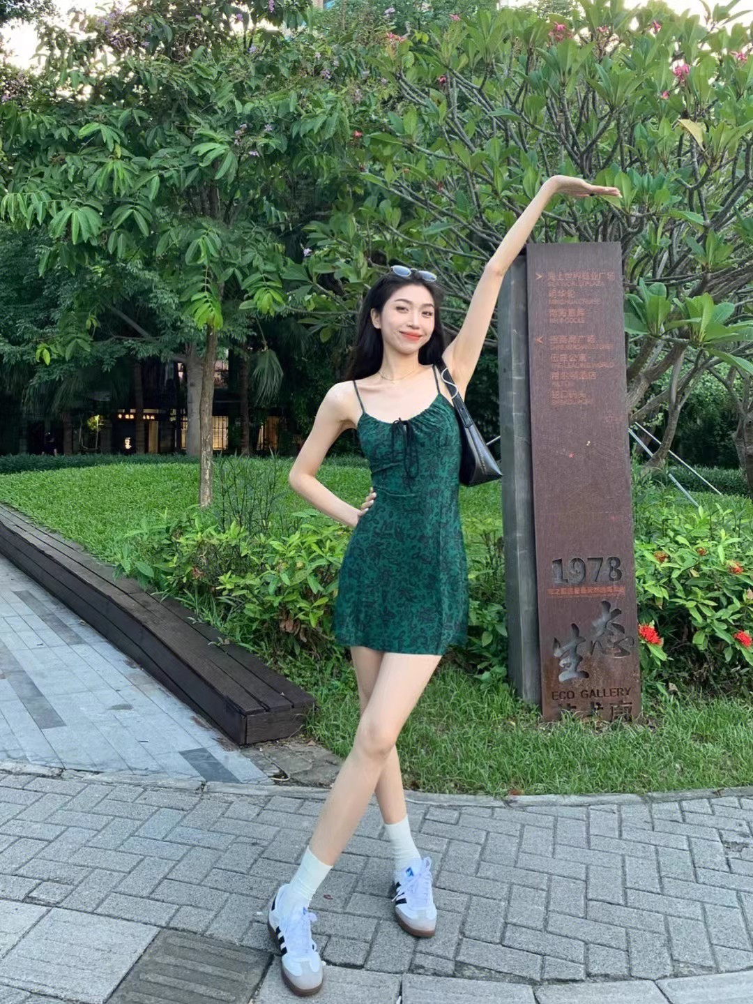 Màu xanh lá cây đậm Retro váy hoa cho phụ nữ pháp cao-eo mỏng và mỏng Bộ đồ mặc phơi nắng không tay 