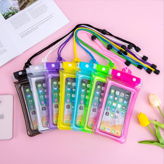 ซองใช้สำหรับกันน้ำ มือถือ คล้องคอ ทัชสกรีนได้ ดำน้ำ สงกรานต์ XLN490 ราคา  25 บาท*ส่งฟรี