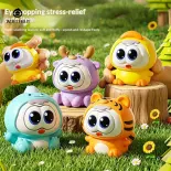 Đồ chơi squishy hình động vật dễ thương với mắt lồi giúp giảm căng thẳng và mang lại niềm vui