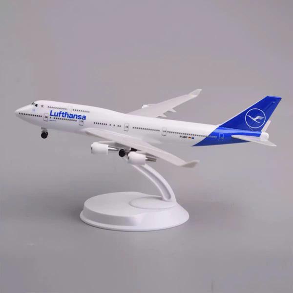 Mô hình máy bay Lufthansa Boeing 747-400 20cm
