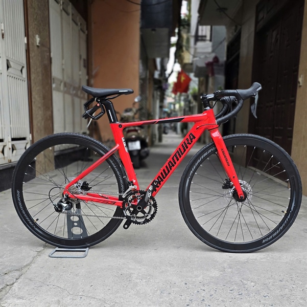 Kawamura K753 Road Racing Bike with 3-Piece Tiagra Hybrid Disc Brakes