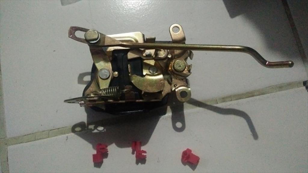 Door Lock Kunci Pintu Samping Kiri Toyota Kijang KF40 5K 69320-90P00 Harga 67,999 rupiah*Gratis Ongkir