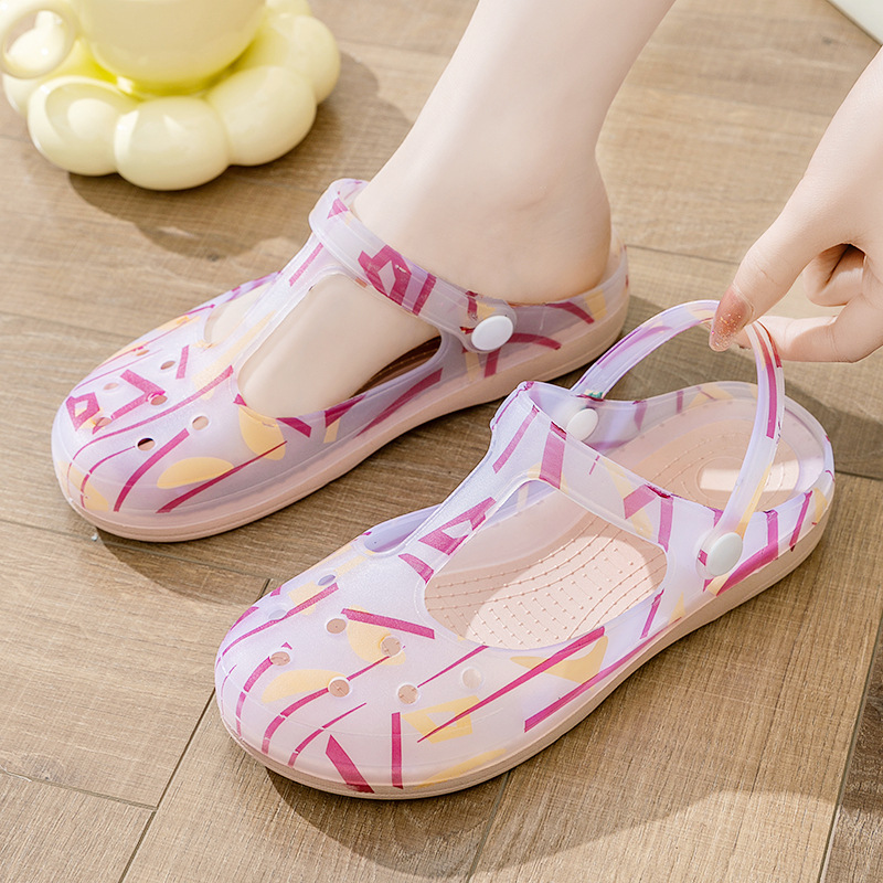 ใหม่รองเท้าหลุมแบนเยลลี่รองเท้าชายหาดรองเท้าลื่น Baotou รองเท้าแตะเย็นเทศกาลสงกรานต์ ราคา 531 บาท*ส่งฟรี