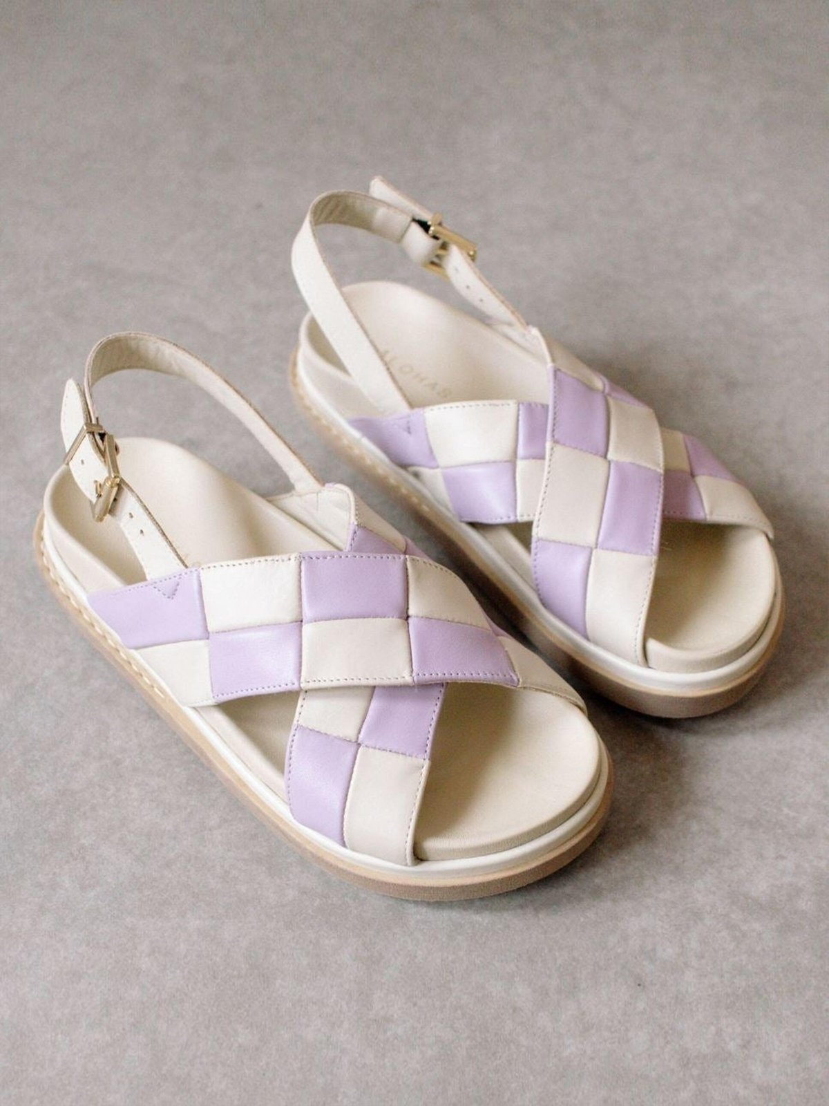 [Pomelo] Marshmallow Scacchi Sandals ราคา 5,320 บาท*ส่งฟรี